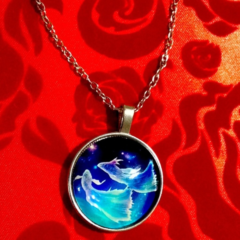 Pisces ๐ Zodiac Artistic Circle Pendant - Picture 1 of 7